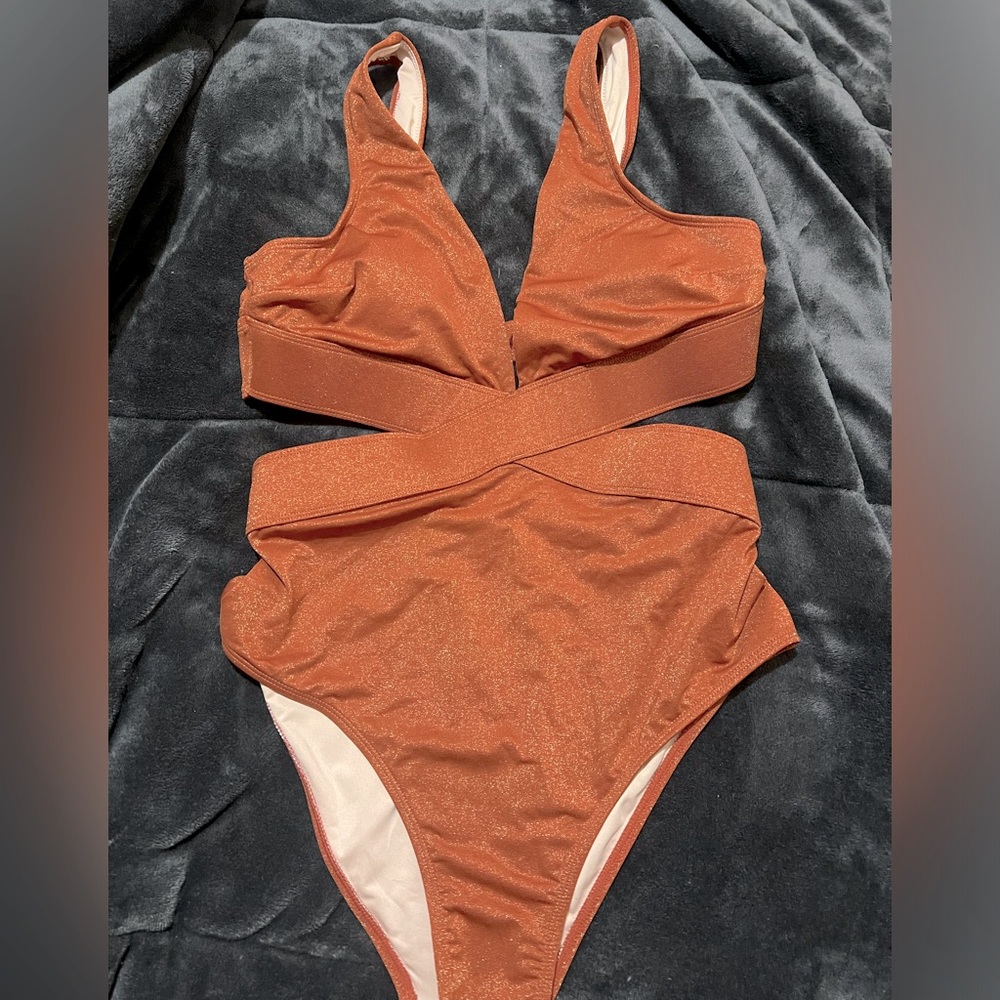 CUPSHE Shimmer One Piece Swimsuit